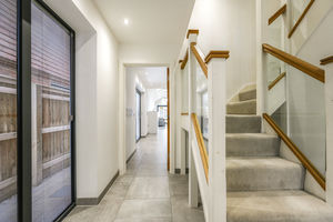 Entrance hallway- click for photo gallery
